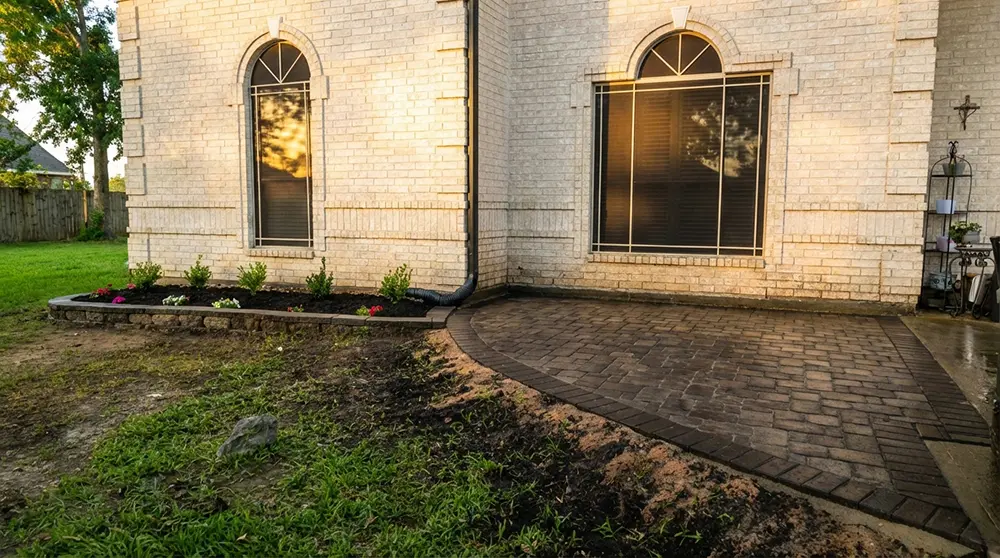 Paver patio landscaping project in Baytown, TX